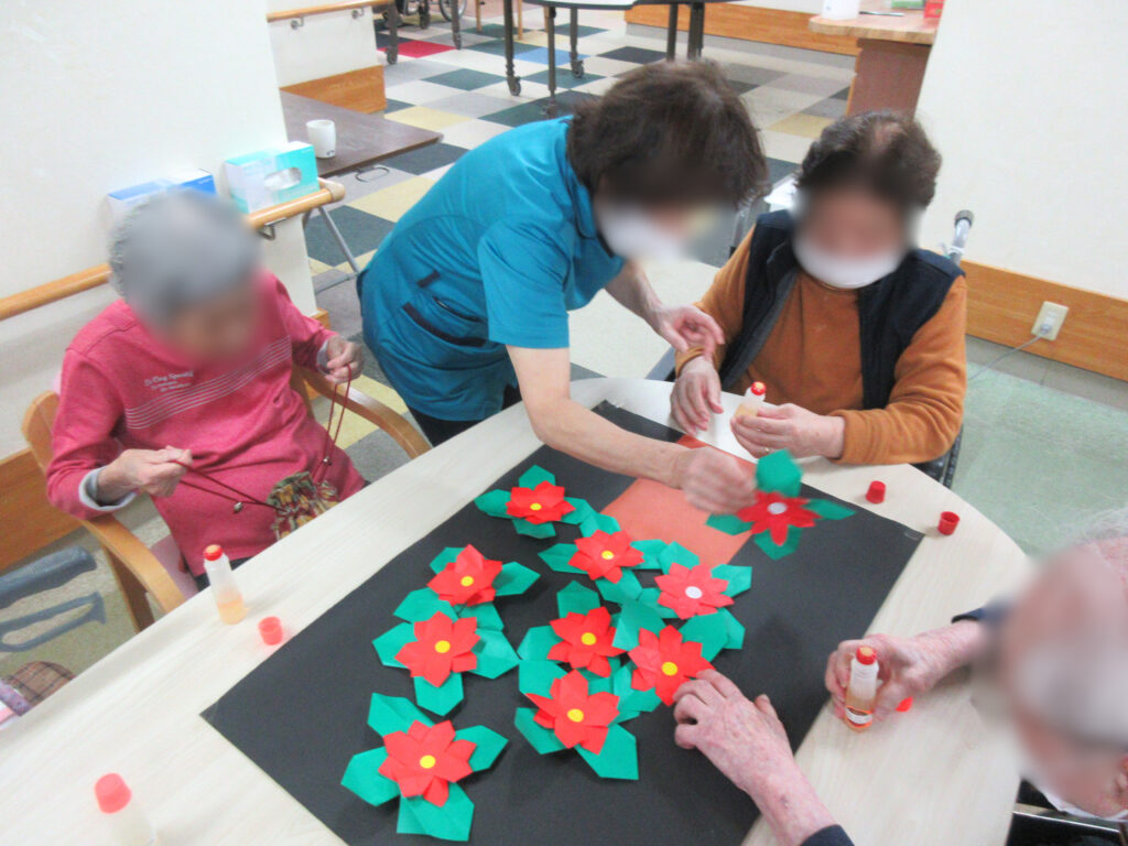 大阪　老人ホーム　介護施設　クリスマスツリー作り　カルム桃山台　202512-1