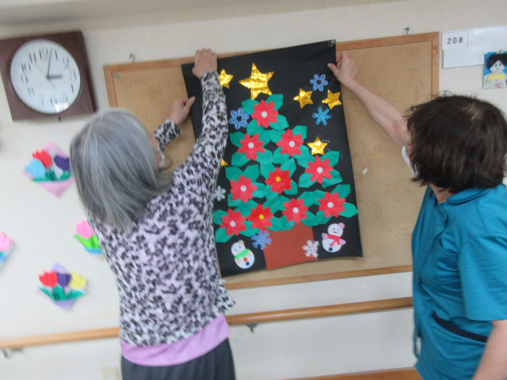 大阪　老人ホーム　介護施設　クリスマスツリー作り　カルム桃山台　202512-6