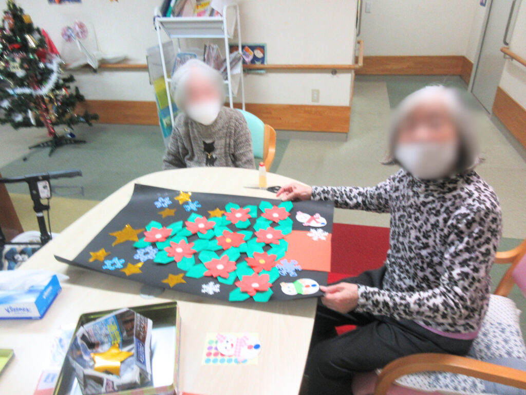 大阪　老人ホーム　介護施設　クリスマスツリー作り　カルム桃山台　202512-3