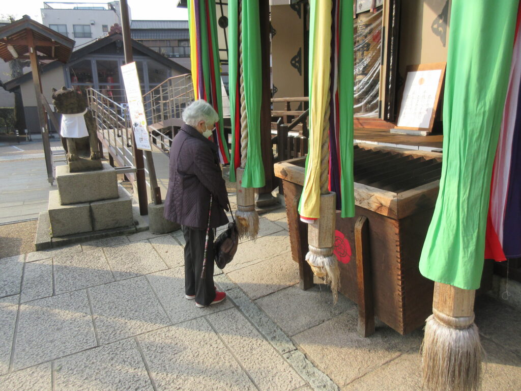 泉殿宮で初詣　大阪　介護施設　カルム桃山台　2022601-2