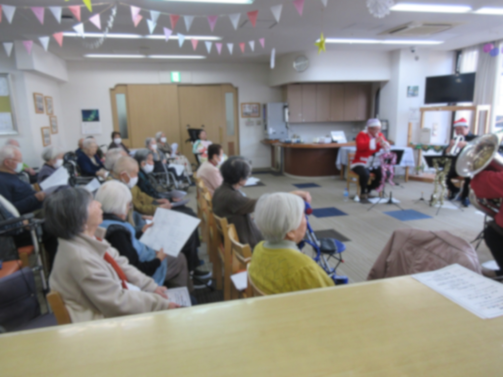 大阪 介護施設 カルム桃山台 クリスマスコンサート 202601-3