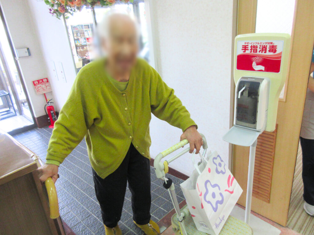 老人ホームの移動販売 阪急移動販売 大阪 介護施設 カルム桃山台 202604-3