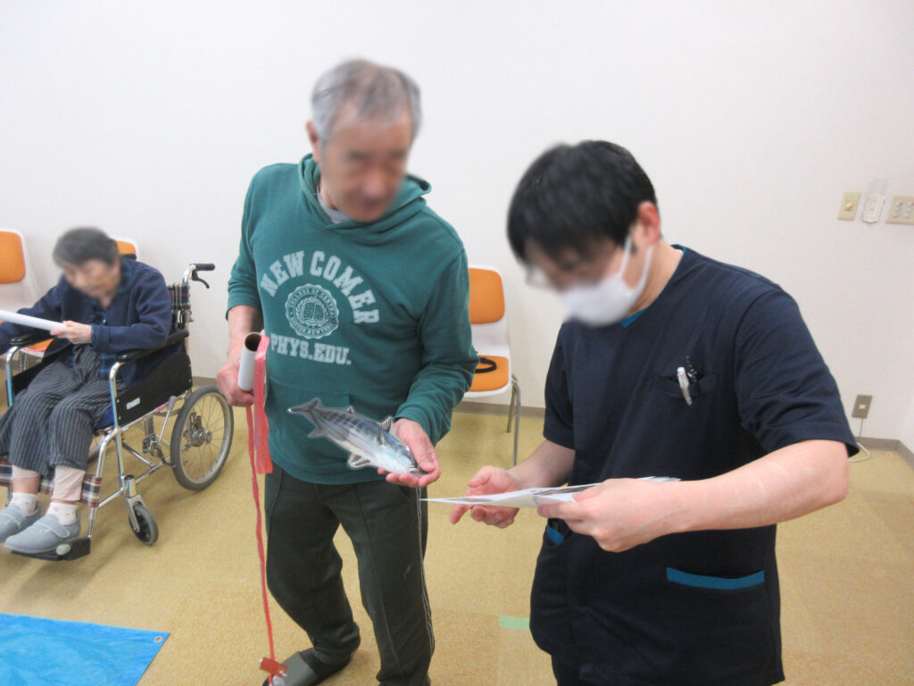 介護レクで魚釣り大会　大阪　介護施設　老人ホーム　カルム桃山台　202604-4