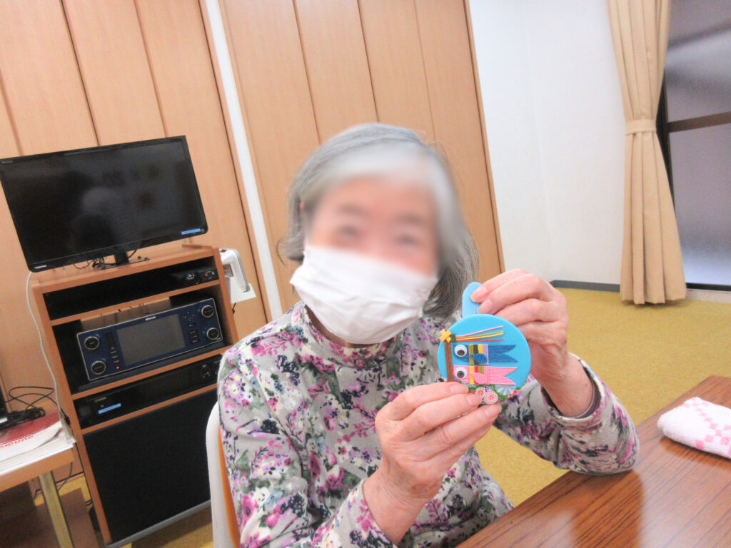 介護施設でこいのぼり作り　大阪　老人ホーム　カルム桃山台　202604-4