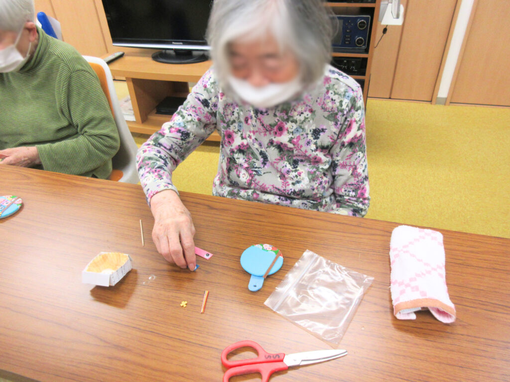 介護施設でこいのぼり作り　大阪　老人ホーム　カルム桃山台　202604-3