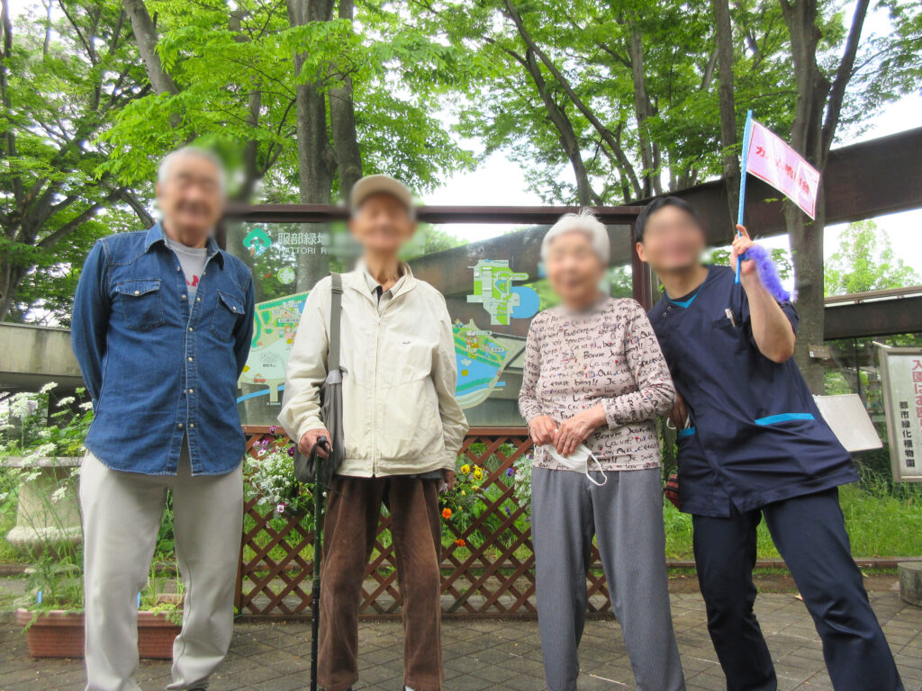 都市緑化植物園　介護施設の外出レク　大阪　老人ホーム　カルム桃山台 202605-4