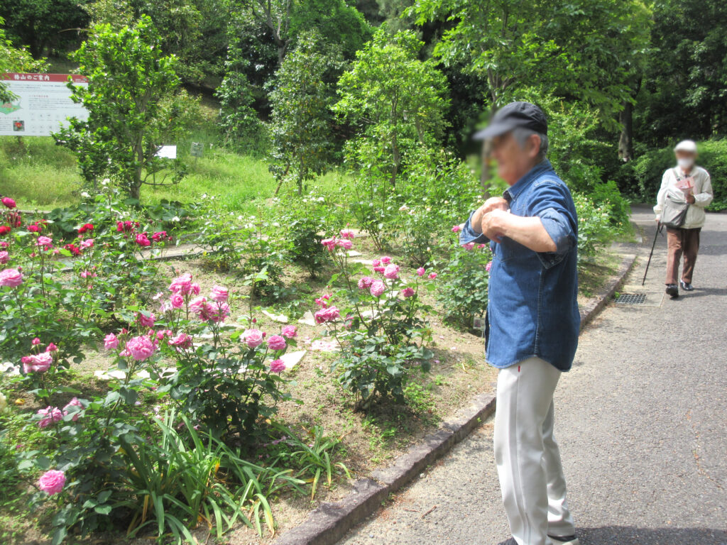 都市緑化植物園　介護施設の外出レク　大阪　老人ホーム　カルム桃山台 202605-1
