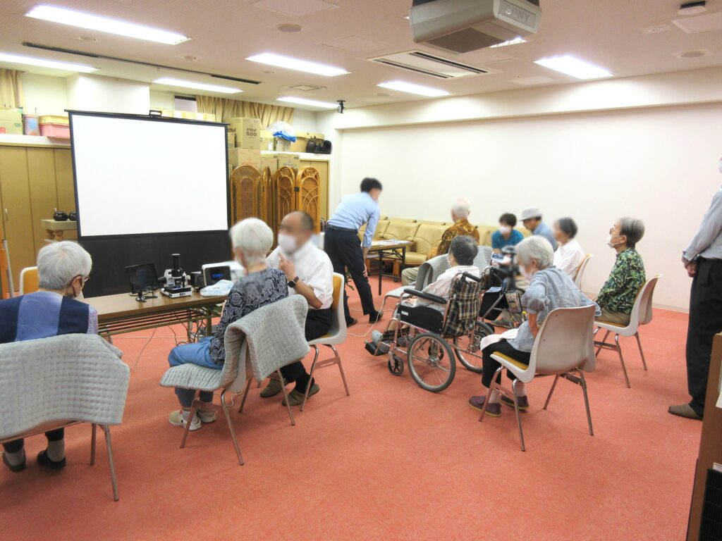 健康機器体験会と血流測定 DENBA JAPAN 大阪 老人ホーム カルム桃山台 202607-1