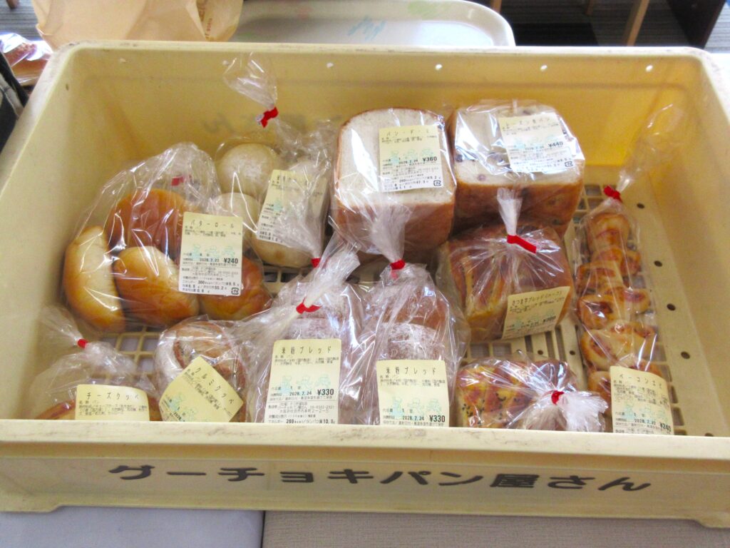 高齢者施設でパン移動販売イベント 大阪 老人ホーム カルム桃山台 202607-2