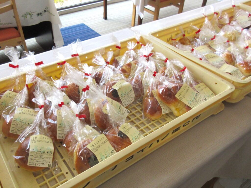 高齢者施設でパン移動販売イベント 大阪 老人ホーム カルム桃山台 202607-1