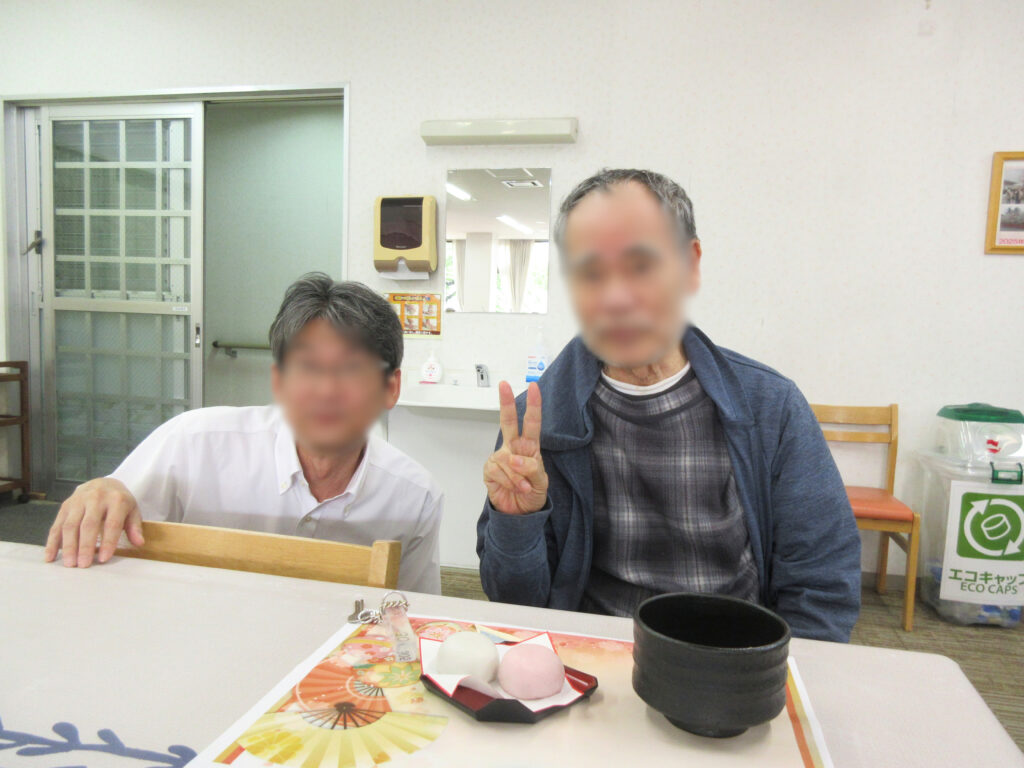 高齢者施設で敬老の日 大阪　老人ホーム　カルム桃山台　202609-2