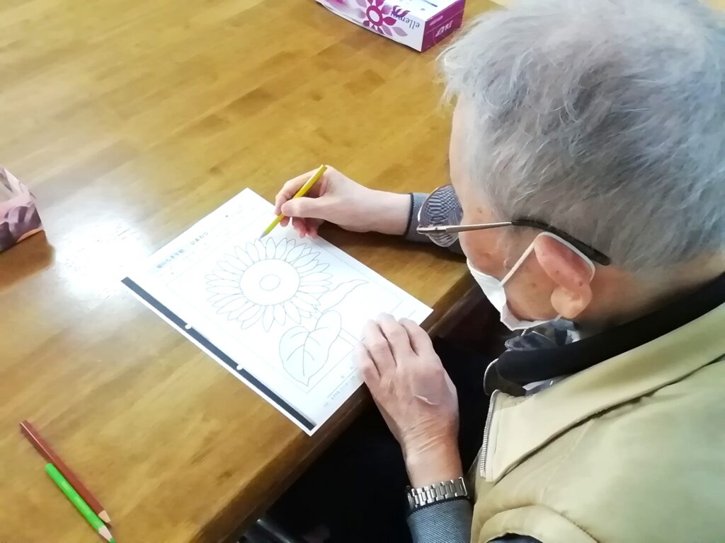レクリエーション 高齢者 介護施設 老人ホーム 介護士 認知症予防 QOL向上 カルム介護施設 202506-5
