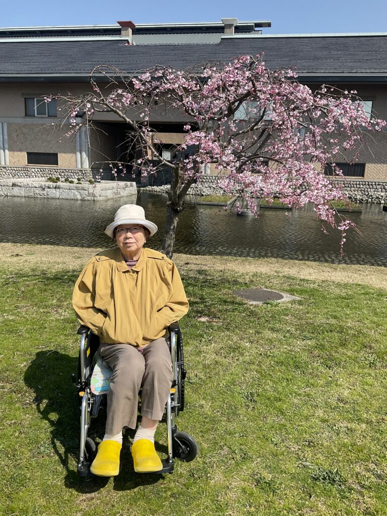 グループホーム カルム米子 米子介護施設 お花見 202504-3