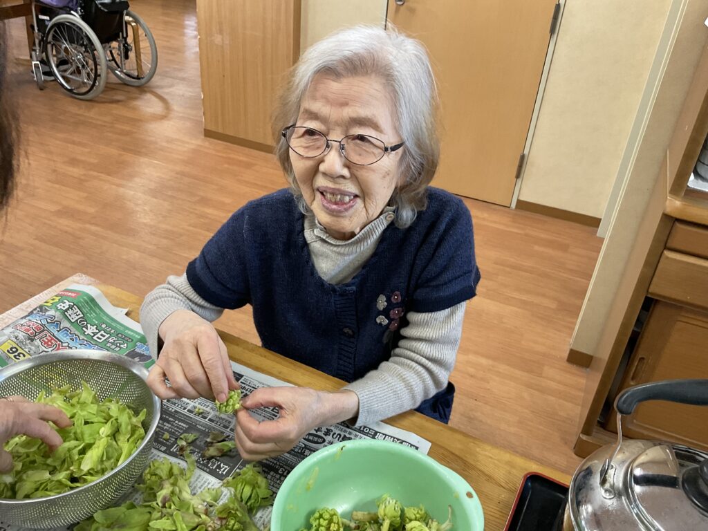 食事 掃除 洗濯 頼もしい 日常 暮らし グループホーム 小規模多機能ハウス カルム米子 米子市 老人ホーム 老人施設 介護施設
介護付き有料老人ホーム 202505-4