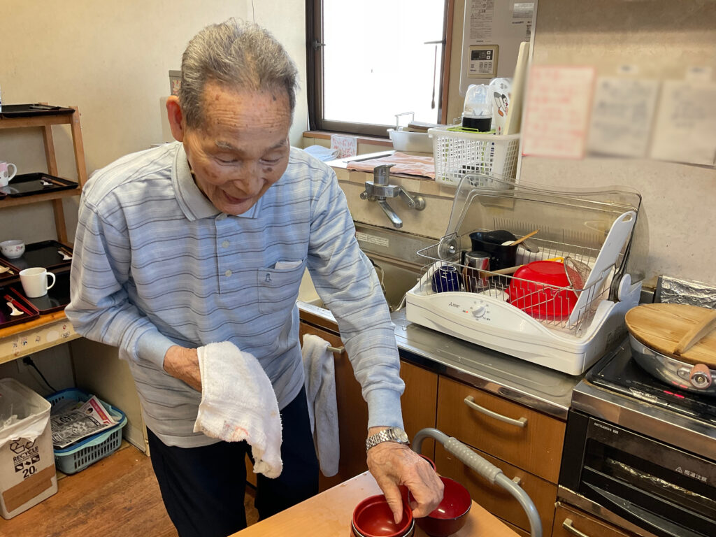 グループホーム　米子市　カルム米子　食事　手作り　利用者　季節の食材　202507-8