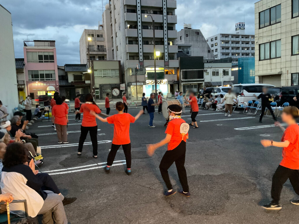 夏祭り 夏まつり ケアタウン カルム米子 米子市 夏 太鼓 盆踊り お神輿 福引き 米子盆踊りの保存会 20257-10