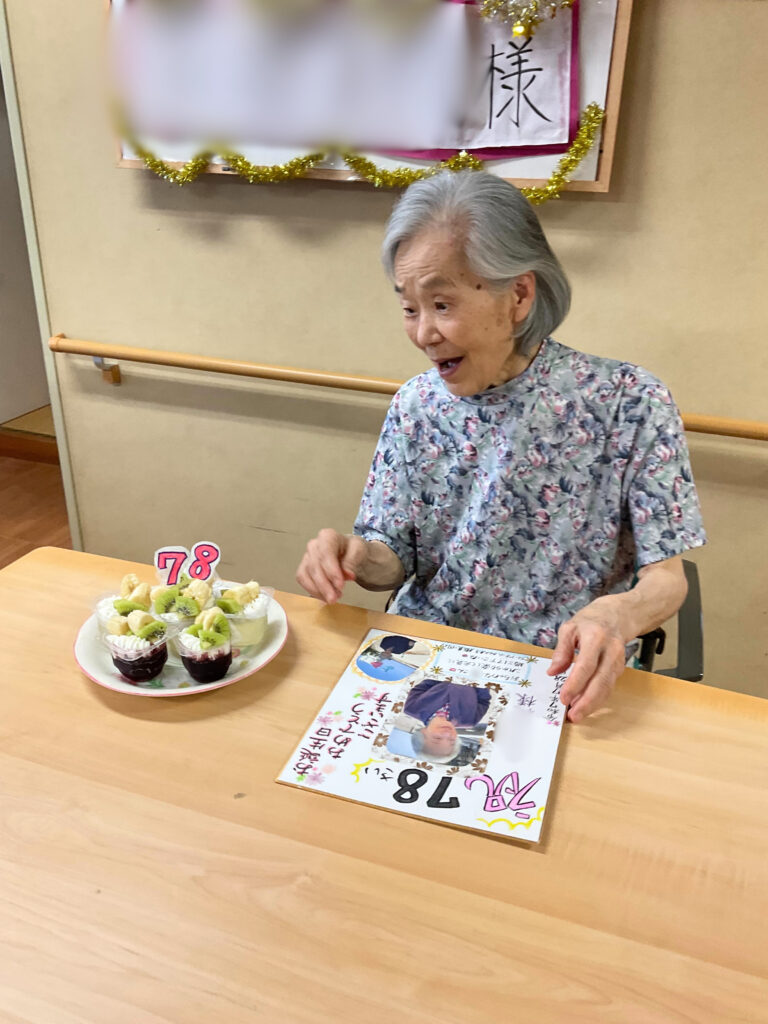 お誕生日　誕生日　メッセージカード　手作りケーキ　カルム米子　米子市　小規模多機能　202508-3