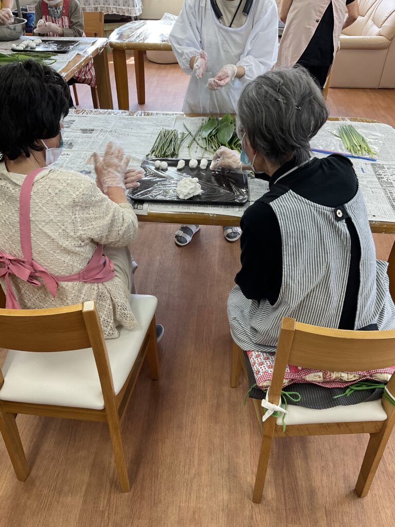 ちまき 手作り クッキング レク レクリエーション 介護施設 老人ホーム グループホーム 小多機 カルム米子 202507-1