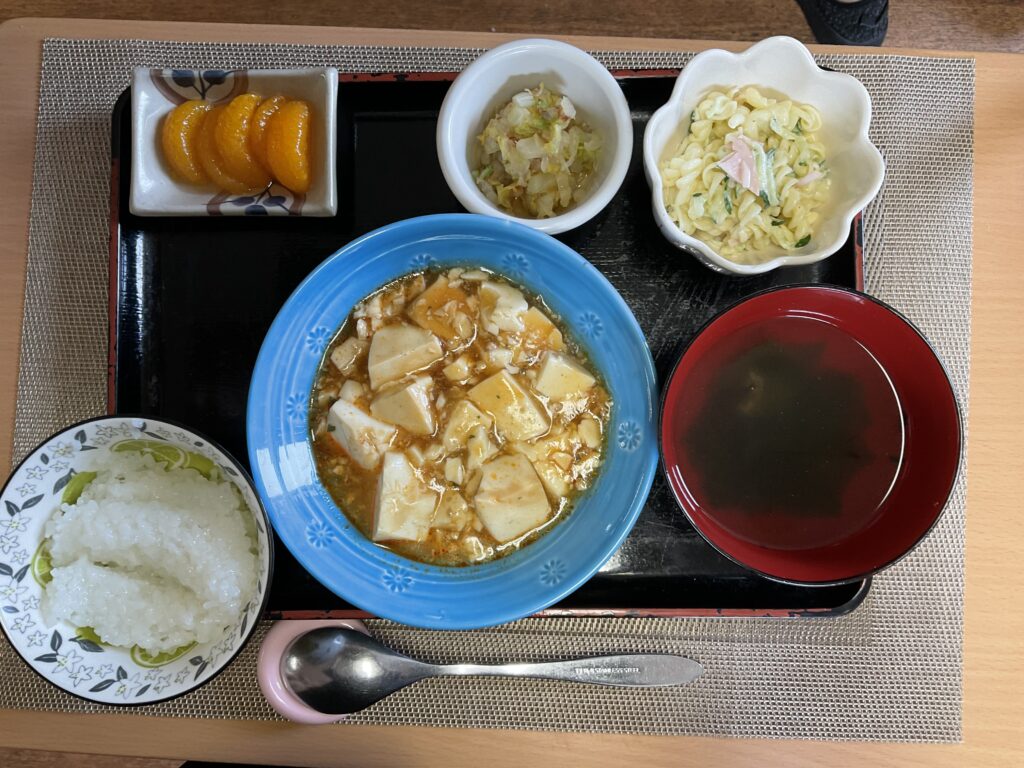 グループホーム　米子市　カルム米子　食事　手作り　利用者　季節の食材　202507-5