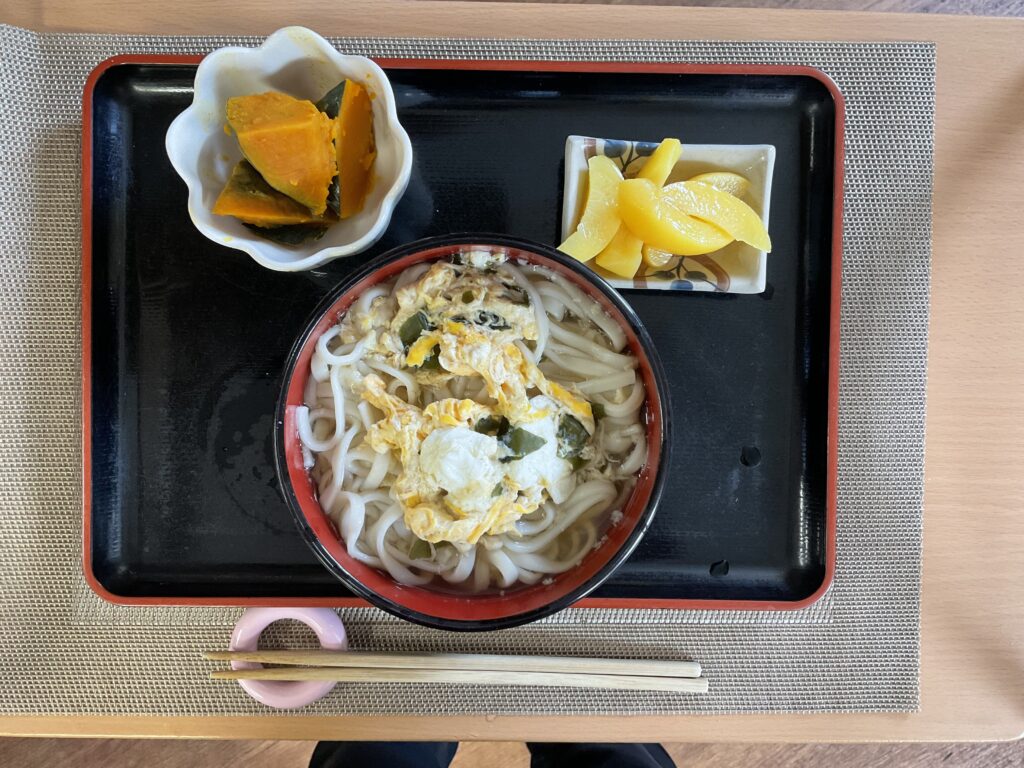 グループホーム　米子市　カルム米子　食事　手作り　利用者　季節の食材　202507-6