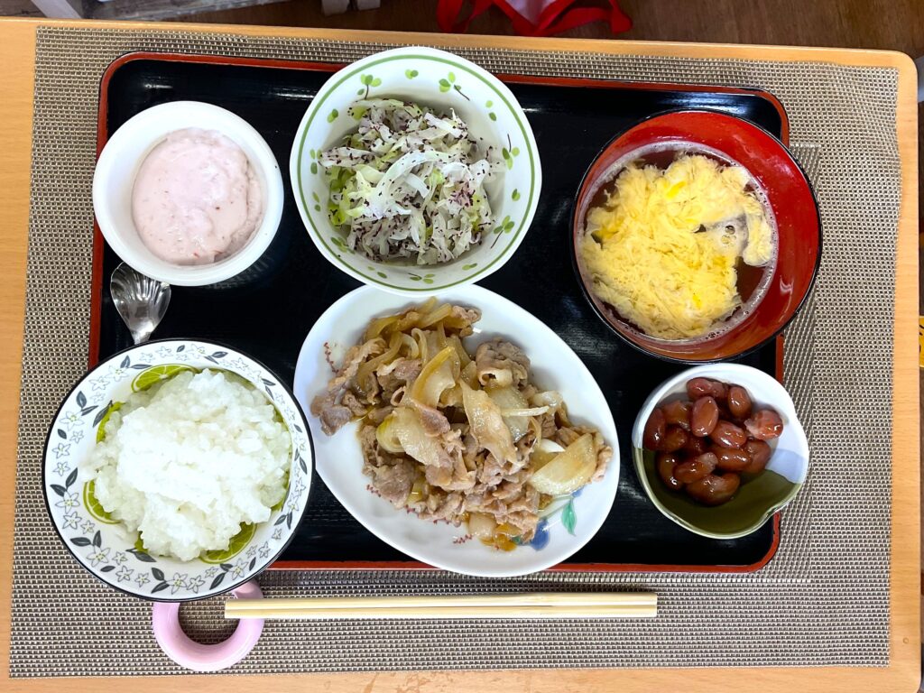 グループホーム　米子市　カルム米子　食事　手作り　利用者　季節の食材　202507-3