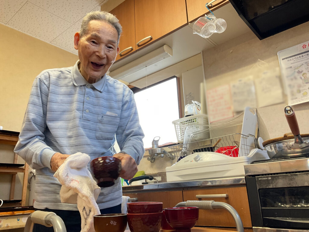 グループホーム　米子市　カルム米子　食事　手作り　利用者　季節の食材　202507-7