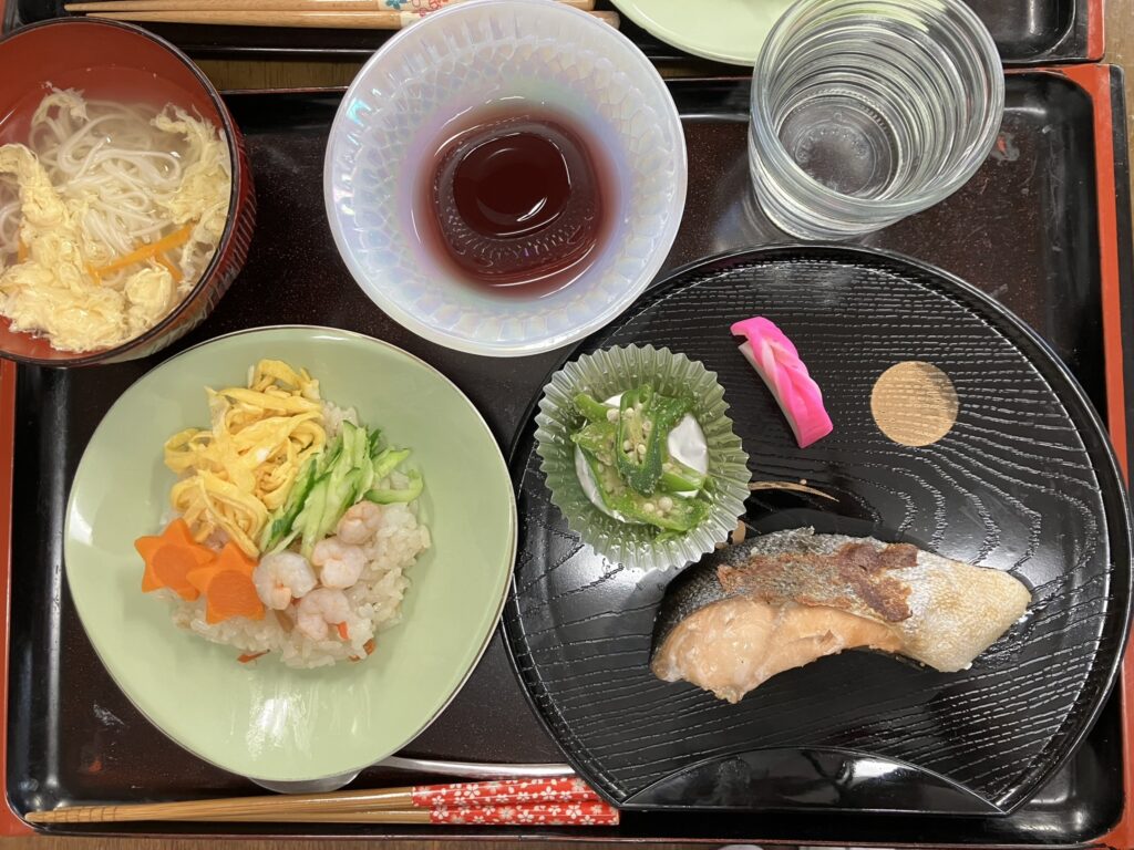 七夕 スイカ割り 行事食 小規模多機能 米子 介護施設 カルム米子 202508-4