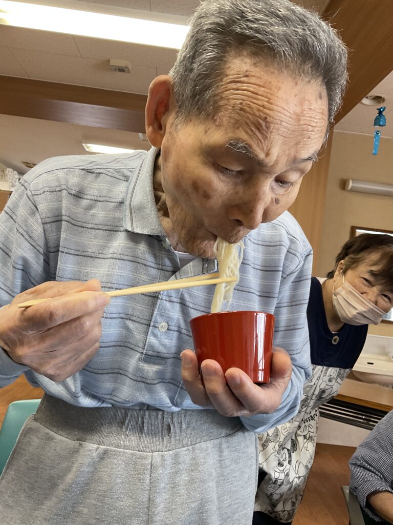 そうめん流し　流しそうめん　スイカ割り　夏　風物詩　米子市　米子　介護施設　グループホーム　カルム米子　202508-10