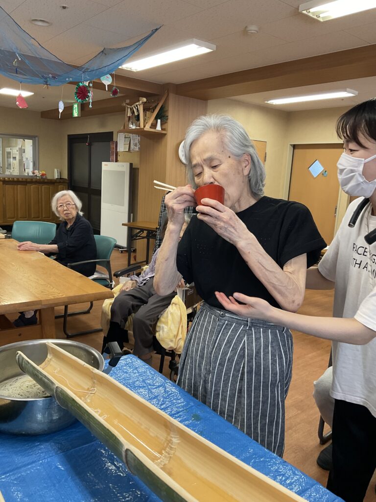 そうめん流し　流しそうめん　スイカ割り　夏　風物詩　米子市　米子　介護施設　グループホーム　カルム米子　202508-9