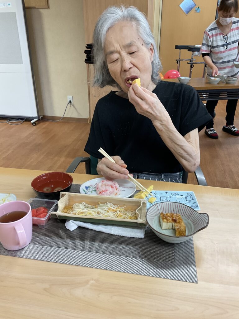 そうめん流し　流しそうめん　スイカ割り　夏　風物詩　米子市　米子　介護施設　グループホーム　カルム米子　202508-11