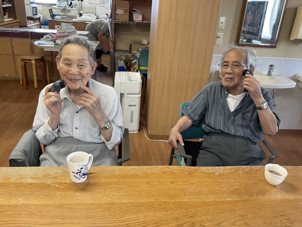 身だしなみ　入居者　髭剃り　米子　グループホーム　小規模多機能　カルム米子　202509-1