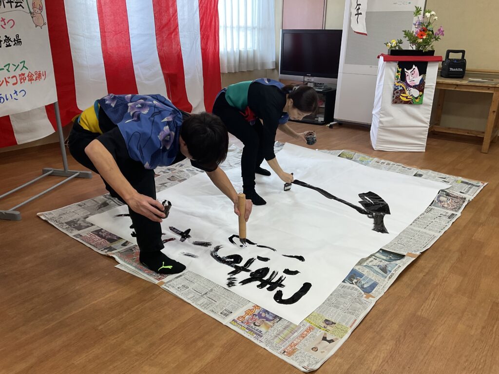 介護施設の新年会で獅子舞登場　米子　小規模多機能　グループホーム　カルム米子　202601-5