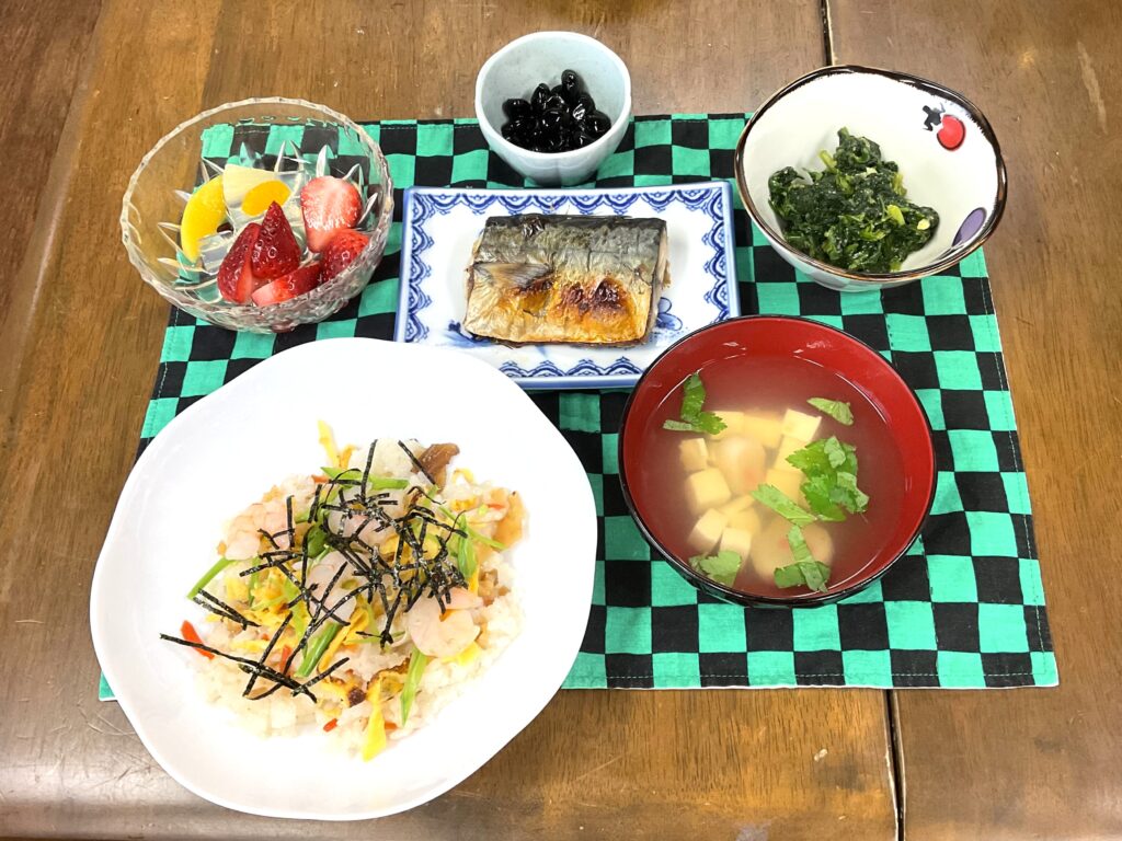 介護施設のひな祭りイベント スイーツバイキング 米子 グループホーム 小規模多機能 カルム米子 202603-4