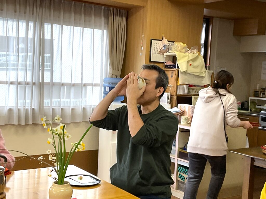 介護施設でお茶会　米子　鳥取　小規模多機能　グループホーム　カルム米子　202603-1