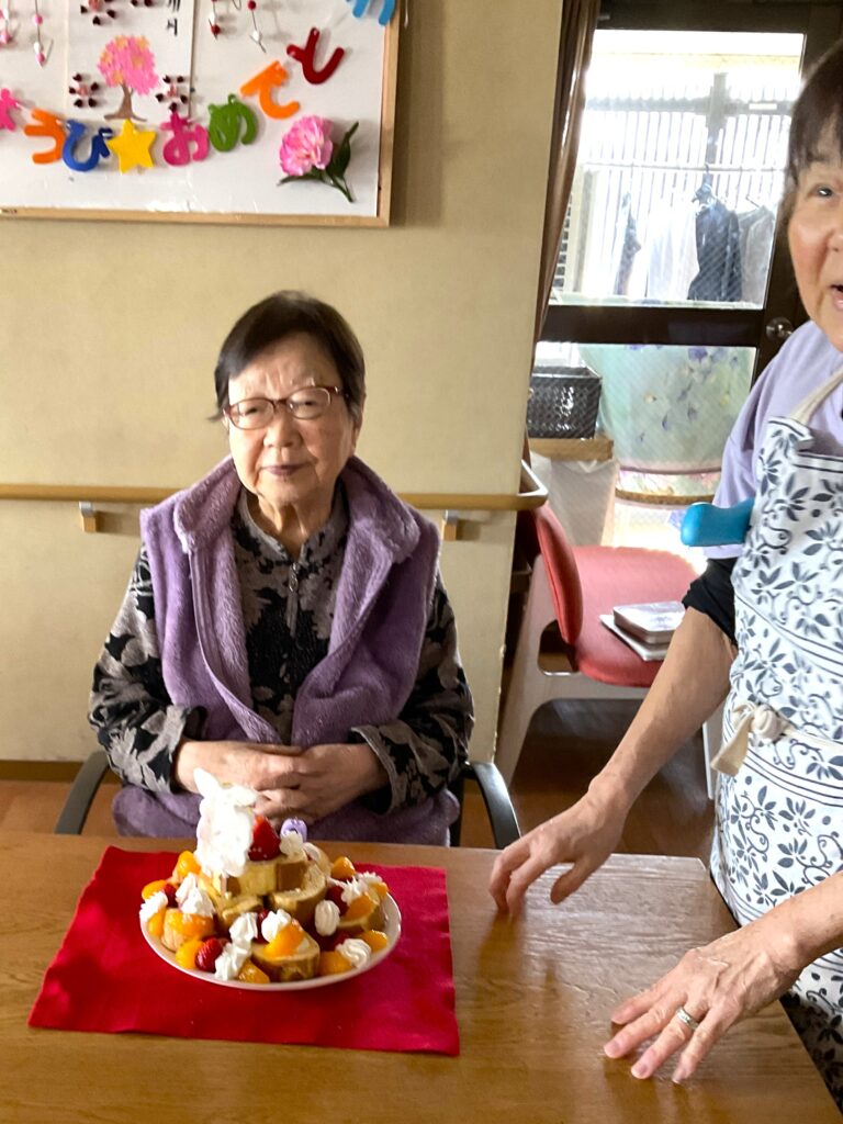 グループホームのお誕生日会　介護施設　米子　カルム米子　202605-3
