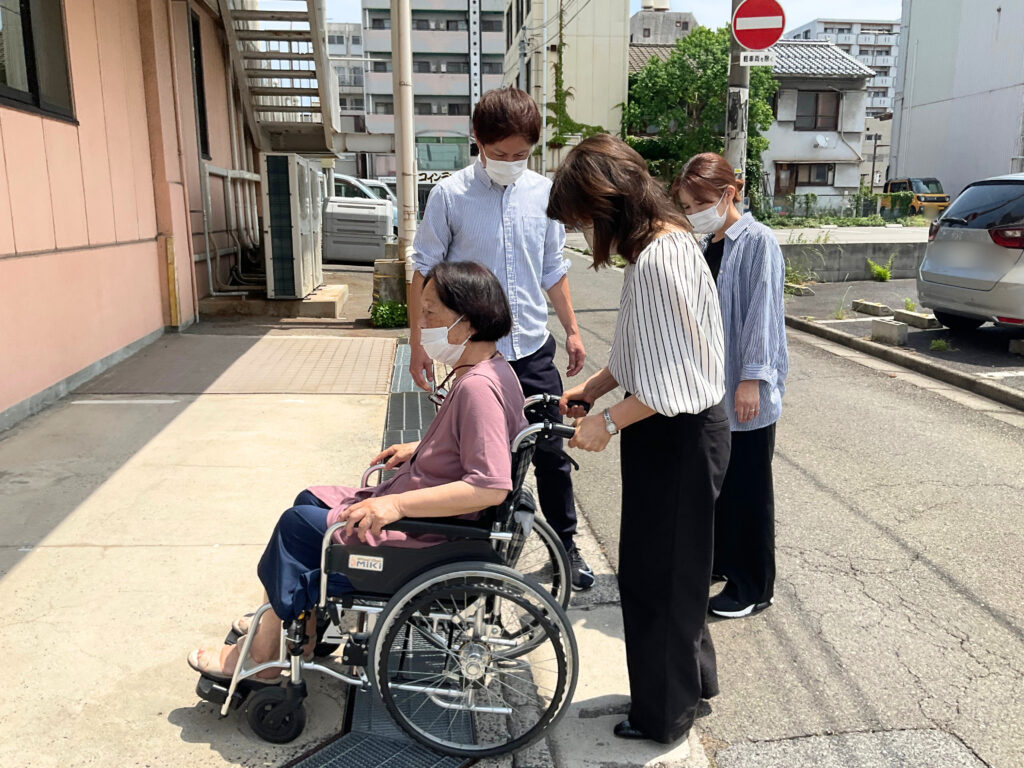 家族会で高齢者体験　鳥取　米子　介護施設　カルム米子　202606-3