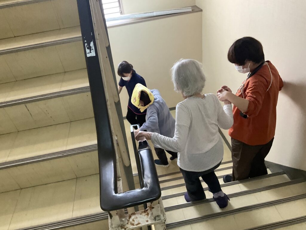 介護施設の避難訓練 老人ホーム 鳥取 米子 小規模多機能 グループホーム カルム米子 202606-4