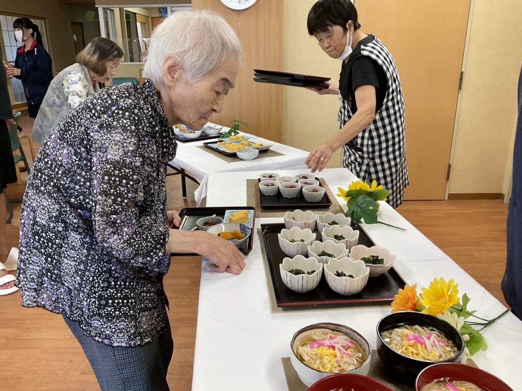 夏の風物詩 流しそうめん 鳥取 米子 グループホーム カルム米子 202608-4