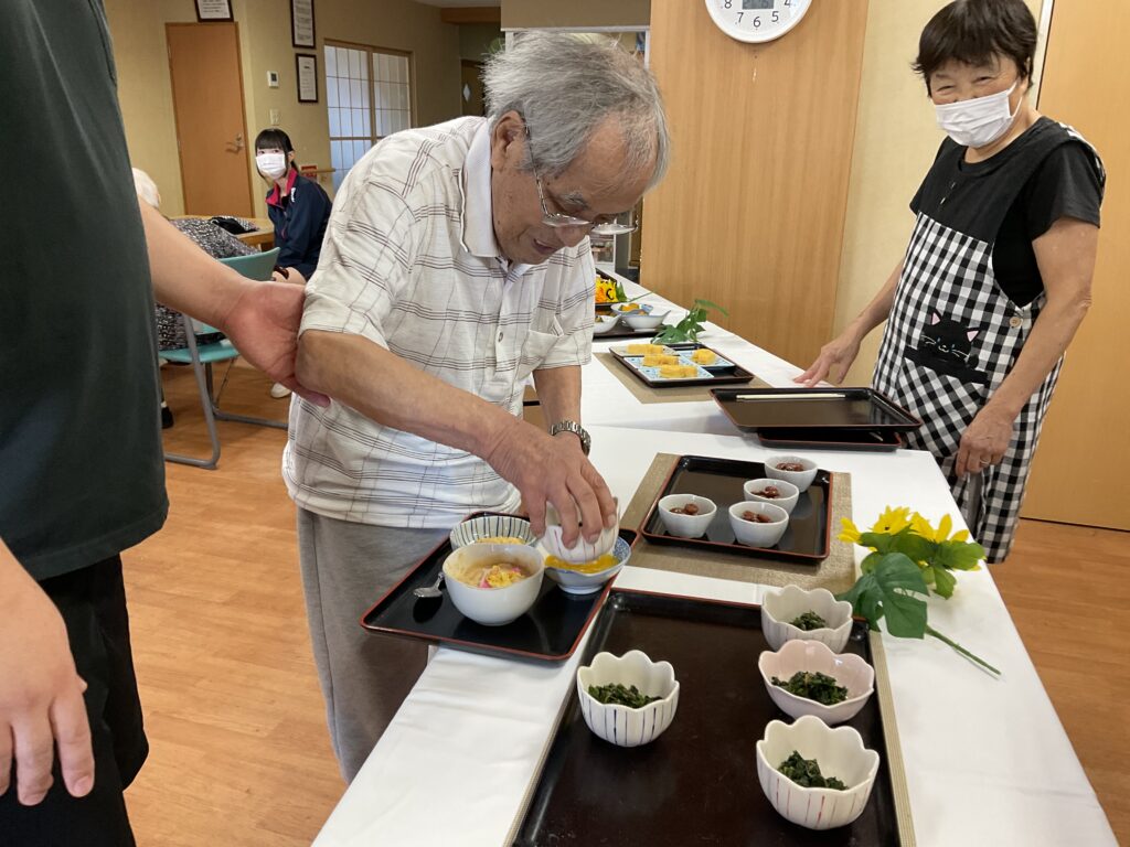 夏の風物詩 流しそうめん 鳥取 米子 グループホーム カルム米子 202608-5