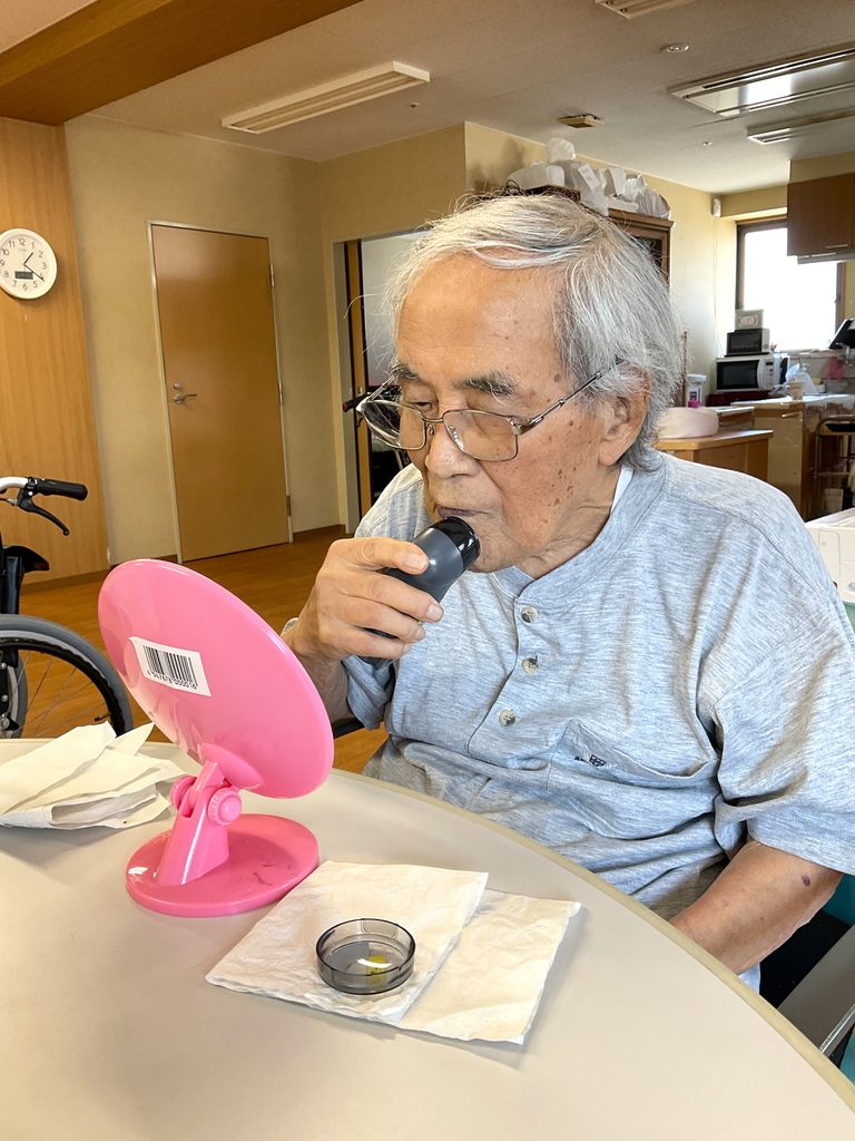 男性利用者様　　男性入居者　身だしなみ　介護施設　小規模多機能 グループホーム　鳥取　米子　カルム米子　202610-2